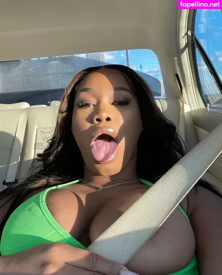 Zelie Timothy OnlyFans Thumbnail #33h519ilqy