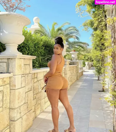 Zelie Timothy OnlyFans Thumbnail #H5CIEI7yRN