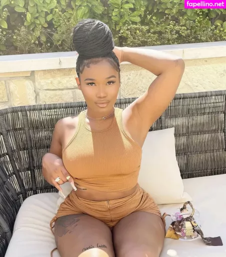 Zelie Timothy OnlyFans Thumbnail #m3fyWkstZz