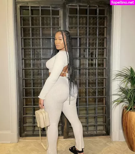 Zelie Timothy OnlyFans Thumbnail #w5Cymw0M5p