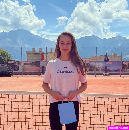 Zeynep Sonmez OnlyFans Thumbnail #ufviLFrE3i