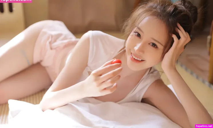 Zhou Tong Tong OnlyFans Thumbnail #F4fwrXVCKF