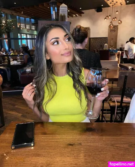 Zia Natasha Lehman OnlyFans Thumbnail #6kAJer9UoP