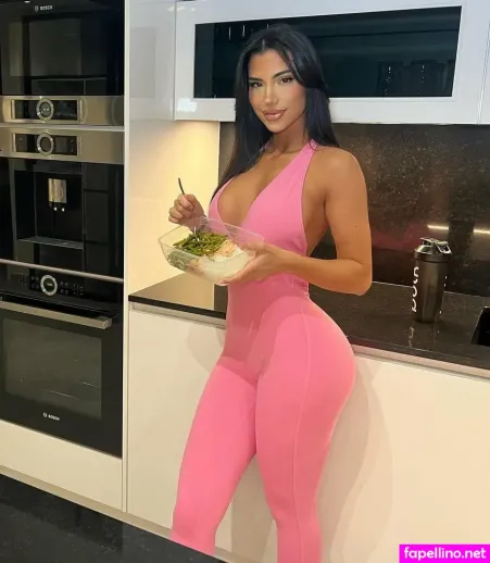 Ziyartist OnlyFans Thumbnail #0USuPi62Z1