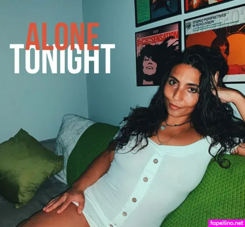 Zoe Alone Main Profile Photo