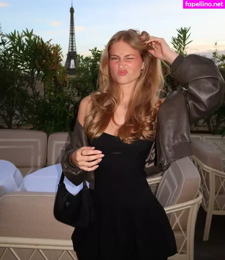 Zoe Helena OnlyFans Thumbnail #BDvKbBhArF