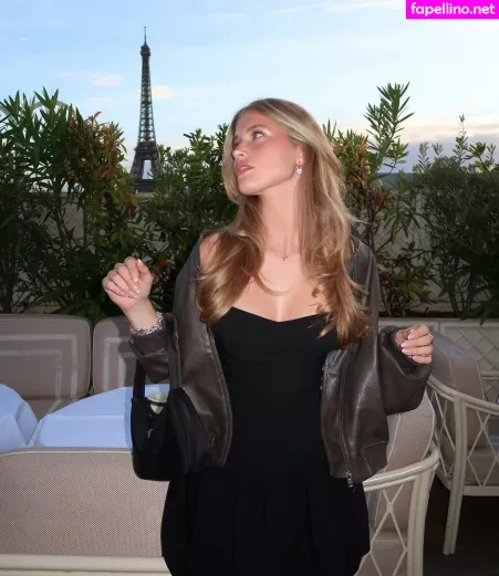 Zoe Helena OnlyFans Thumbnail #DkXf3k64nF