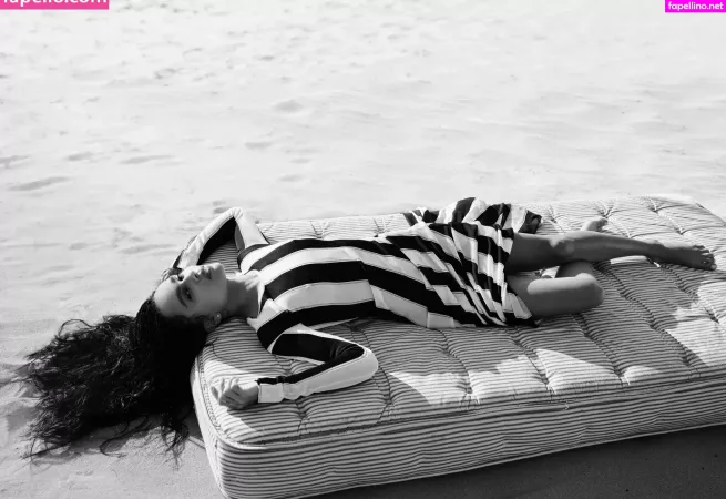 Zoe Kravitz OnlyFans Thumbnail #ydZDNA1rLW