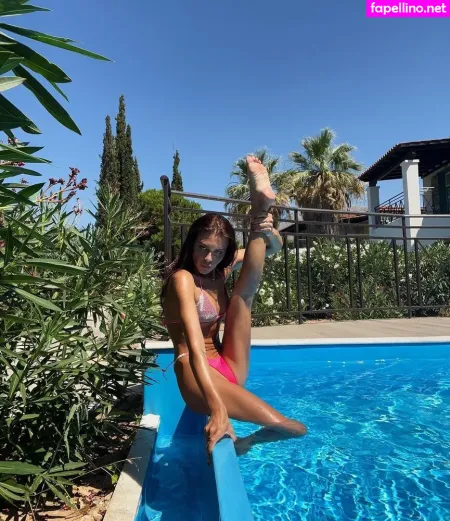 Zoe Roe OnlyFans Thumbnail #a3aOHmkD5u