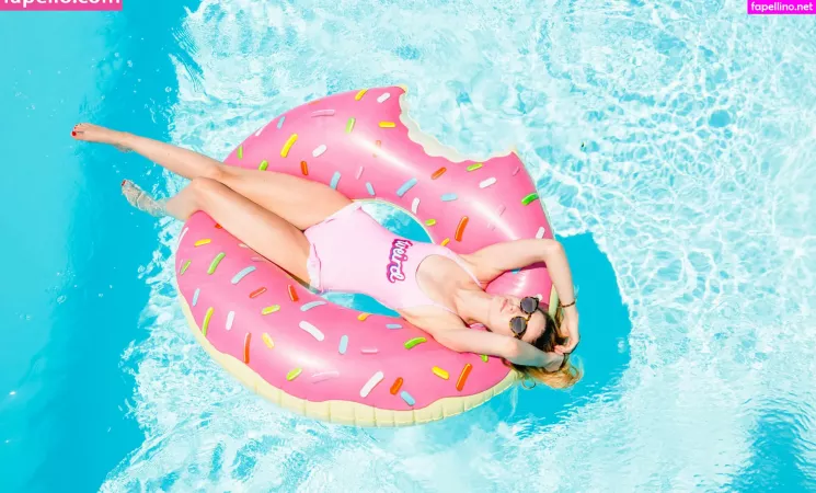 Zoe Sugg OnlyFans Thumbnail #UWsNtcOfim