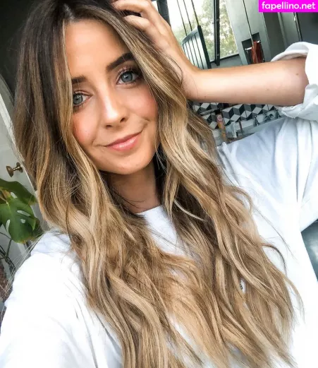 Zoe Sugg OnlyFans Thumbnail #WPtNScE411