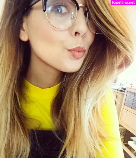 Zoe Sugg OnlyFans Thumbnail #deSeWFeqQ3