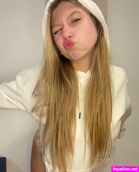 Zoeeegrace OnlyFans Thumbnail #YD9cPcoMMv