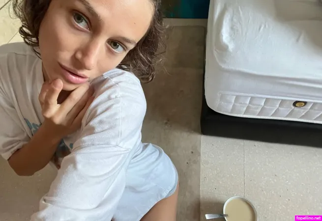 Zoelarelle OnlyFans Thumbnail #bOiQ8QoIAk