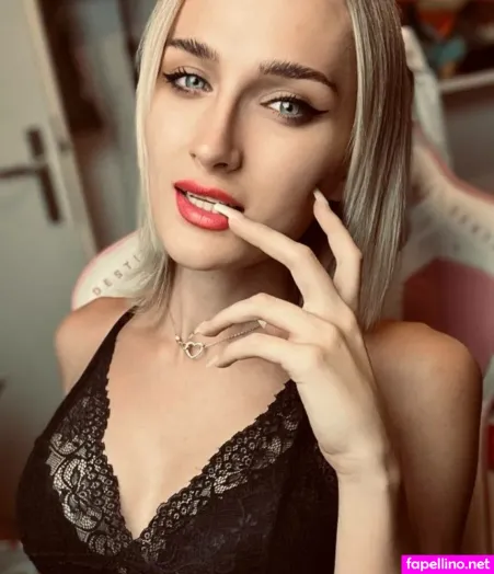 Zoerosedaily OnlyFans Thumbnail #WivJRSP5HU