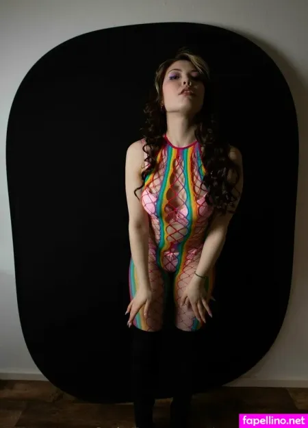 Zoeymoore OnlyFans Thumbnail #bFf0cb8yw0