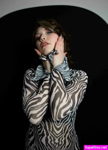 Zoeymoore OnlyFans Thumbnail #kVZLJM9FEy