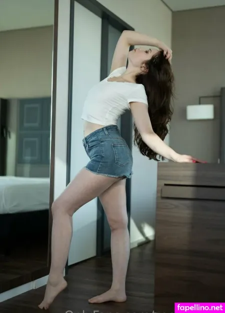 Zoeymoore OnlyFans Thumbnail #o2PThrbtPC