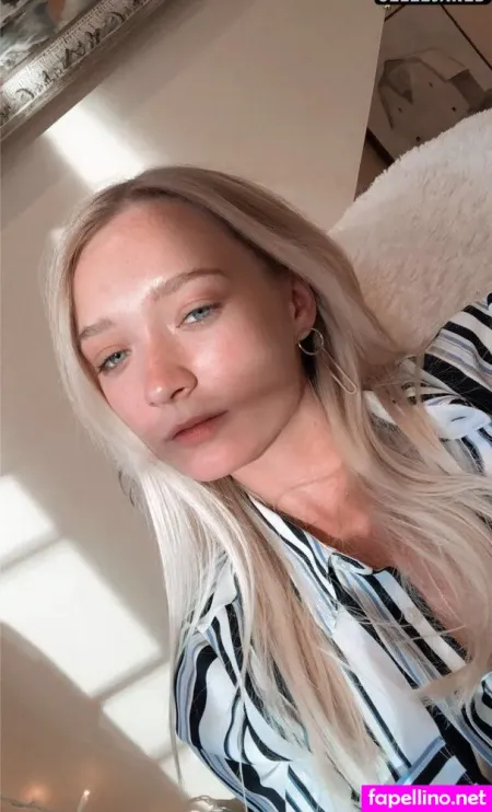 Zola Bzdek OnlyFans Thumbnail #EwhPTBfiUE