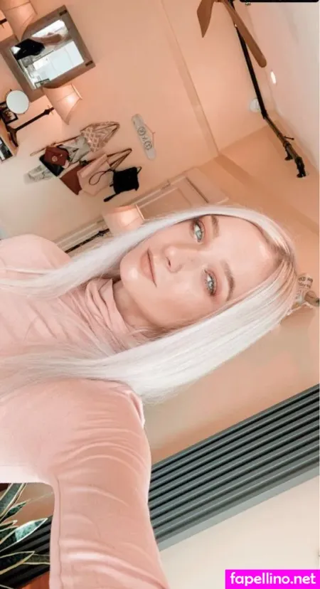 Zola Bzdek OnlyFans Thumbnail #GjhW2R4CYb