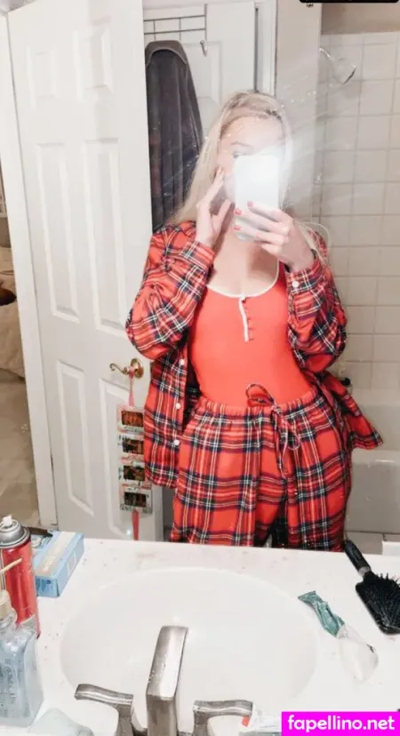 Zola Bzdek OnlyFans Thumbnail #YPzDI43ei6