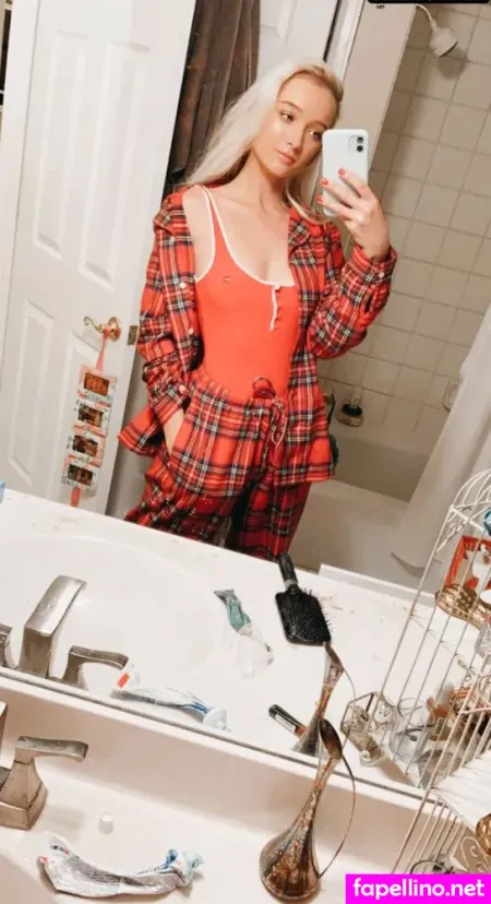 Zola Bzdek OnlyFans Thumbnail #xkpn87XOsr