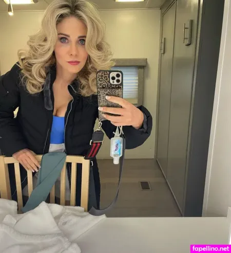 Zooeymoore OnlyFans Thumbnail #Ptf040hUor