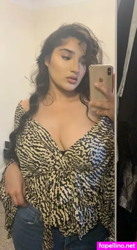 Zoya Malik OnlyFans Thumbnail #C7szIQMZE2